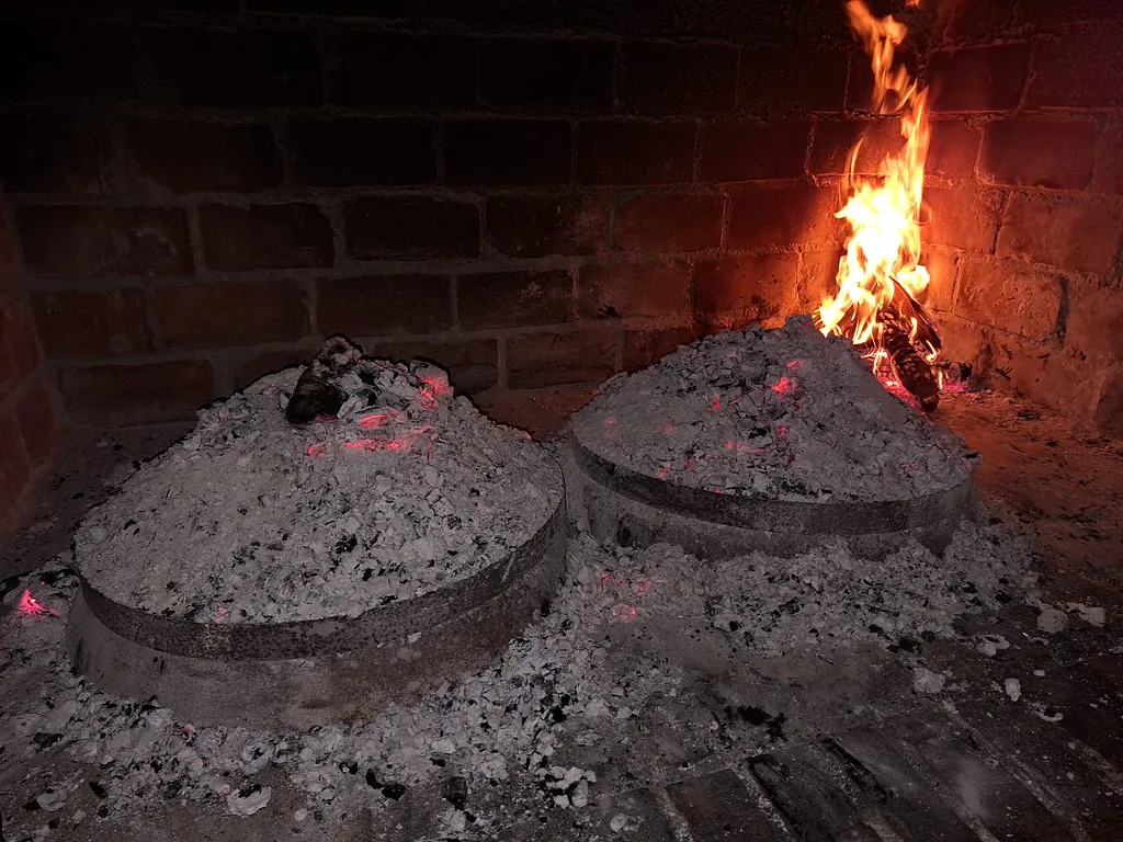 Dvije peke pod pepelom, uz vatru